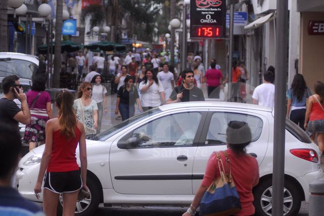 Tarjetas de crédito: multan a locales por el cobro de extras