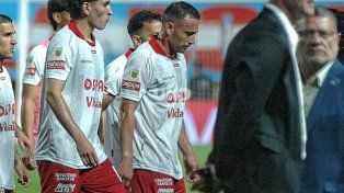 Unión ofrece poco, no aparecen clubes y Corvalán está atrapado en la indefinición