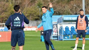 El DT paró un equipo con Nico González.