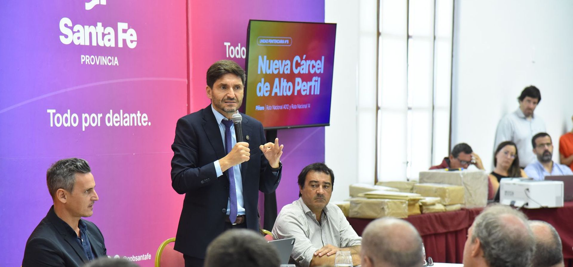 Pullaro, Milei y la oposición: alambrar y meter púa