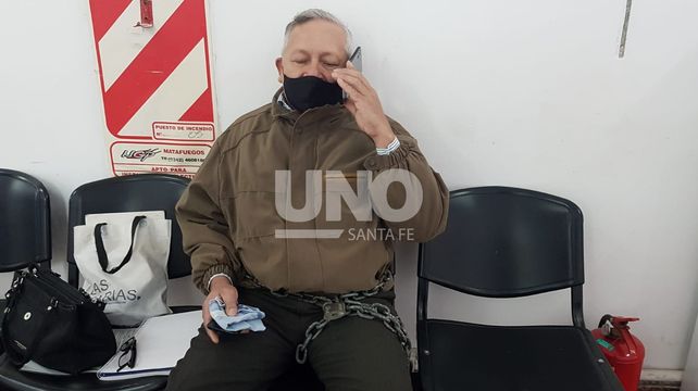 Un referente de pescadores se encadenó en el Ministerio de Desarrollo Social