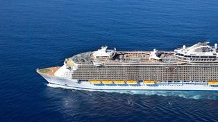 Murió una turista al caer de un crucero que viajaba de Honduras a Islas Caimán