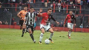 Christian Bernardi padece una molestia muscular y podría perderse el partido que Colón jugará ante Gimnasia de Jujuy.