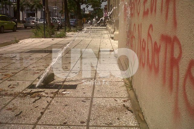 Vecinos de Candioti Norte denuncian desde hace días la rotura de un caño de agua