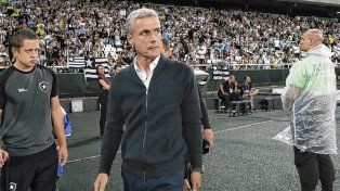 Luis Castro dejó Botafogo para irse a Arabia.