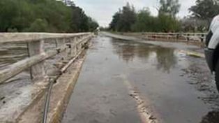 Por la intensa lluvia desbordó el Carcarañá y cortaron nuevamente el puente sobre la ruta 9