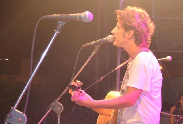 Coti ofreció un recital a beneficio de los inundados en Concordia