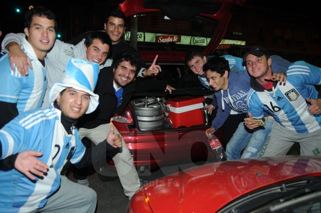 Santa Fe también salió a festejar el triunfo de la Selección Argentina en el debut mundialista