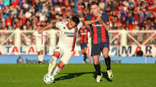 San Lorenzo rescató un empate ante Newells que le sirve de poco San Lorenzo rescató un empate ante Newells que le sirve de poco