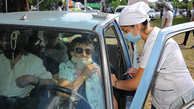 En Paraná y Concordia comienzan a vacunar a mayores de 70