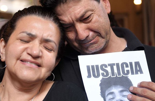 Los padres de Fernando siguen reclamando justicia.