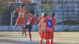El Pingüi sacó adelante un partido complicado ante Palermo y lidera junto a Ministerio en la Zona B.&nbsp;