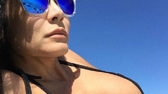 Asombro por modelo que da las noticias deportivas con poca ropa Asombro por modelo que da las noticias deportivas con poca ropa