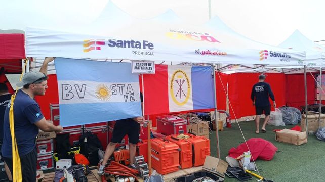 Las banderas de Argentina y Santa Fe