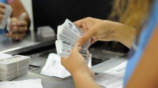 Actualizaron el diseño del DNI y el pasaporte: qué pasa con los documentos actuales