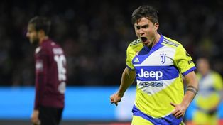 Dybala festeja con todo su gol para Juventus.