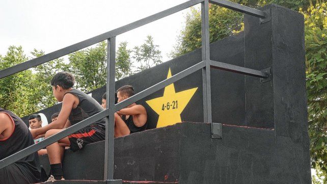 Colón estrenó la tribuna en el predio 4 de Junio este jueves
