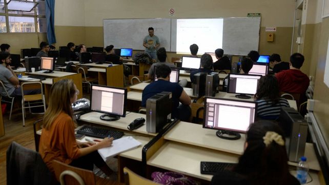 Semana de paro de los docentes universitarios: el 60 por ciento cobra entre 150 mil y 600 mil pesos por mes