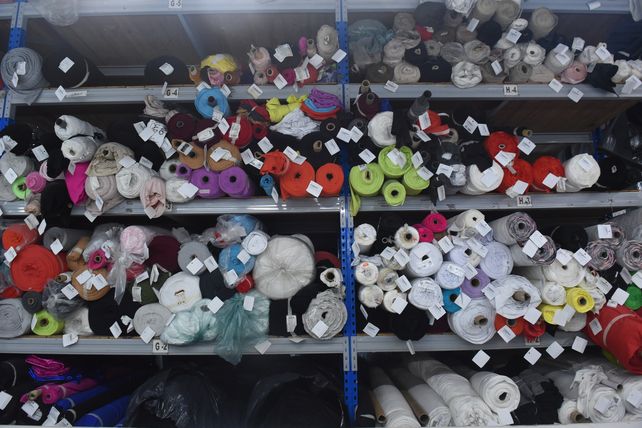El negocio de venta de telas también se resiente por la caída en el consumo de ropa.