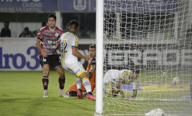 Facundo Almada define en Santiago del Estero