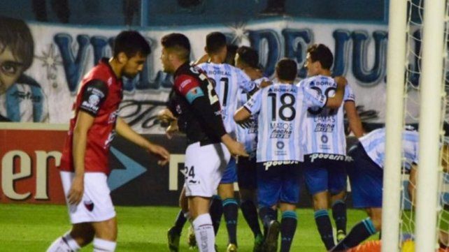 Atlético Tucumán: el rival al que Colón nunca pudo ganarle en Primera División Atlético Tucumán: el rival al que Colón nunca pudo ganarle en Primera División