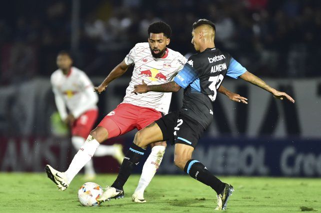 Racing perdió en Brasil.