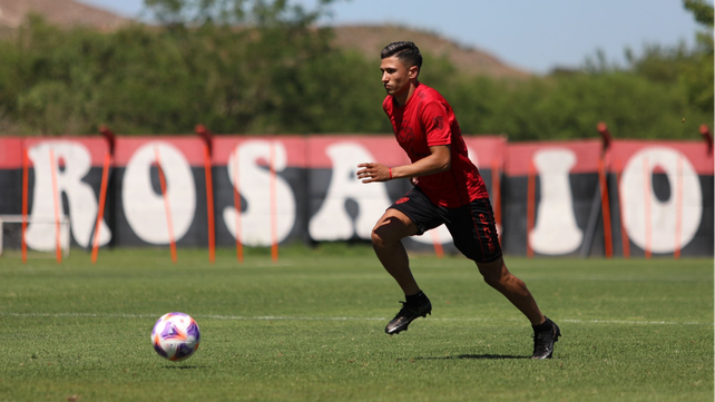 El volante central Iván Gómez es uno de los refuerzos de Newells.&nbsp;