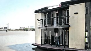 Casa flotante: su creador la vende y piensa en construir bungalows