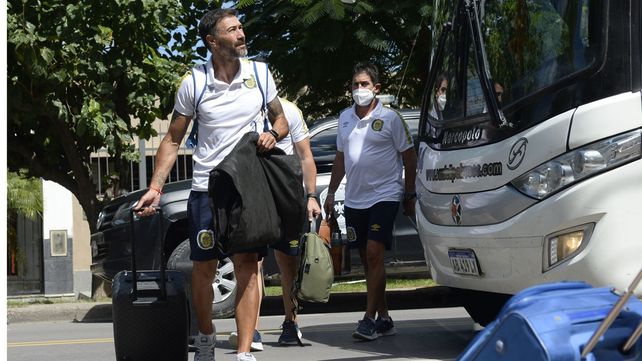 El Kily González ingresa al hotel de La Banda