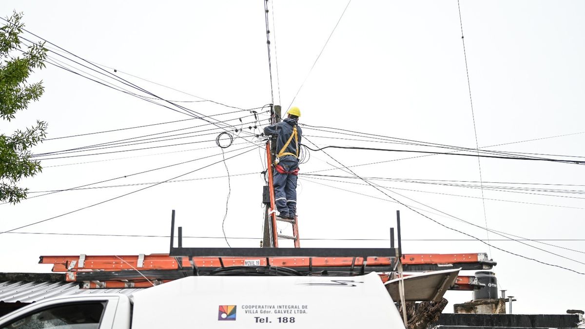 Más de 4.000 vecinos regularizaron sus conexiones de energía eléctrica en Villa Gobernador Gálvez