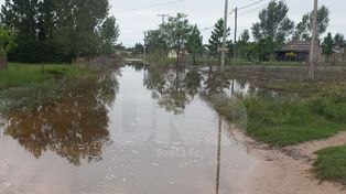 En Rincón Norte y Colastiné las lluvias dejaron intransitables las calles