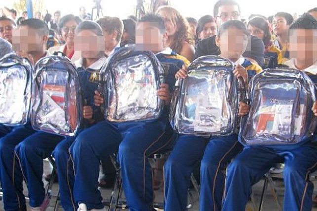 Con las mochilas transparentes, buscan evitar el ingreso de drogas, armas y alcohol
