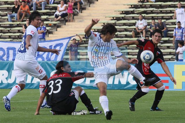 Colón recibe a Godoy Cruz con la despedida del Bichi