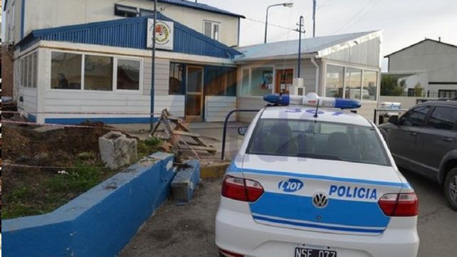 Lo sorprendieron con su amante, salió desnudo a la calle y fingió un secuestro