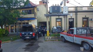 Dos llamativos antecedentes de uno de los policías detenido en Bº Barranquitas
