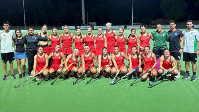 El equipo femenino de la Federación Entrerriana de Hockey fue de menor a mayor.