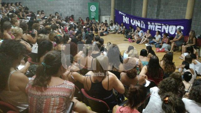 Femicidios, Monzón y feminización de la pobreza: ejes del debate en la asamblea hacia el 8M