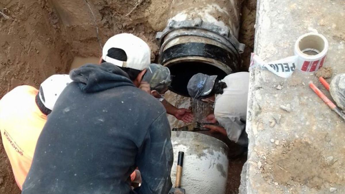 Por reparación de un caño no hay agua en varios barrios