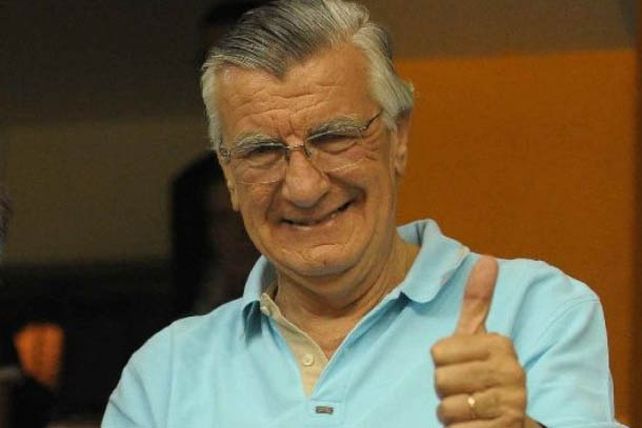 Su propio himno