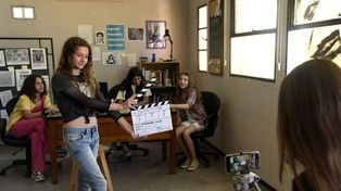 Escena durante la filmación de Agencia Pequeñas Detectivas Asociadas, con guión y dirección de una nena de diez años: Albertina Nicolás.