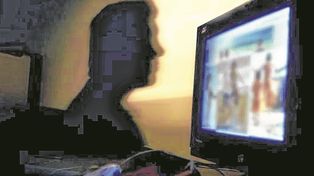El imputado utilizaba su computadora personal para acopiar material pornográfico infantil.