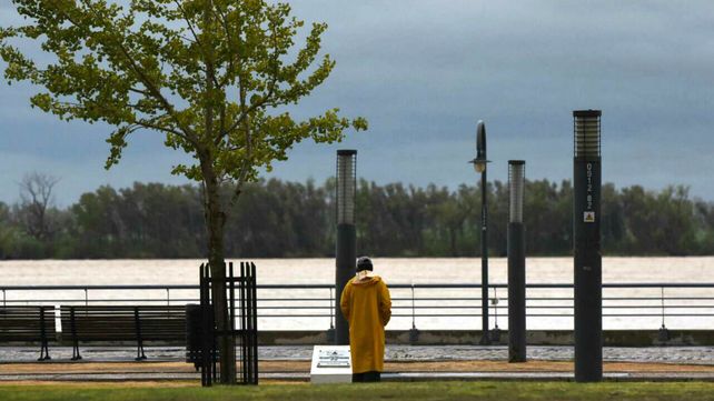 El SMN emitió un alerta amarillo por lluvias y vientos para toda la provincia y volverán las temperaturas de invierno a Rosario.