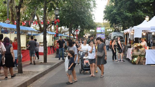 Las peatonales céntricas se cubrieron de música