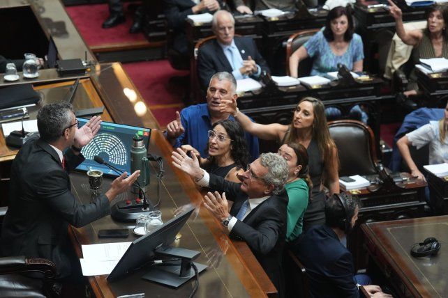 Diputados se encaminaba en la madrugada a dar media sanción a la reforma laboral