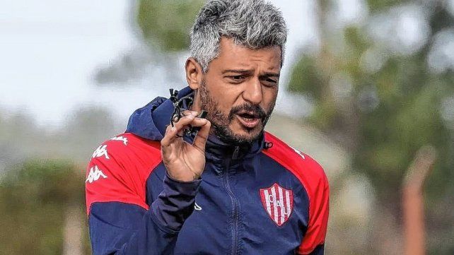 El técnico de Unión, Gustavo Munúa, recibió una sanción