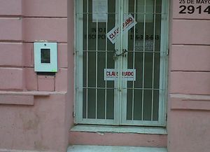 Clausuran un edificio por peligro de derrumbe en el microcentro santafesino