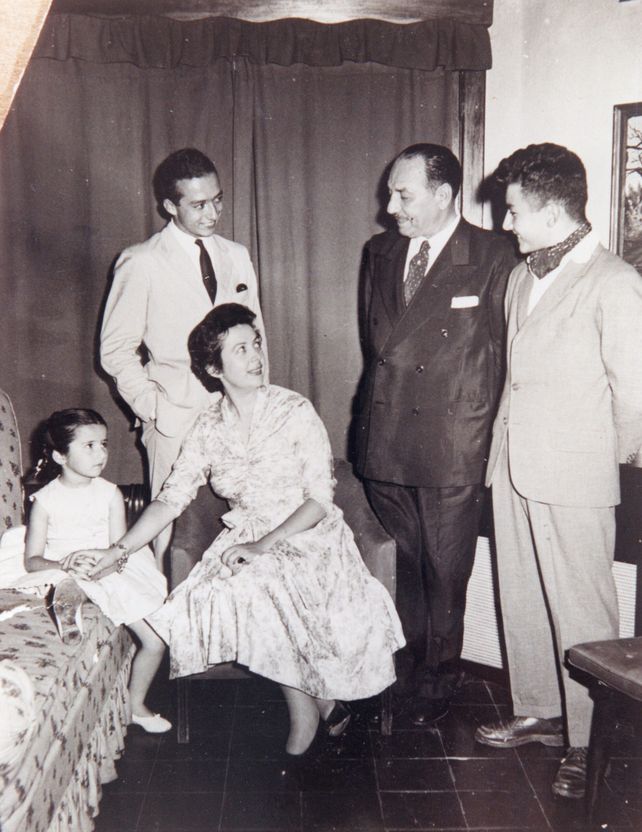 Rosa Clotilde, Raúl Barón Biza y sus tres hijos. Álbum Jorge Barón Biza.