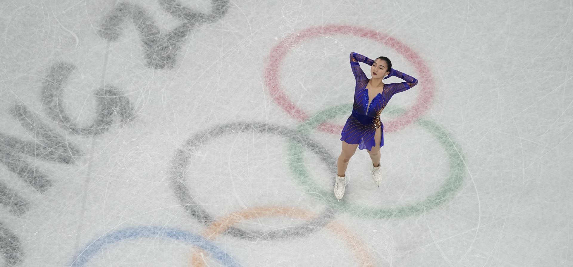 Kaori Sakamoto, de Japón, compite en el programa de patinaje libre femenino durante la sesión de patinaje artístico en los Juegos Olímpicos de Invierno de 2022, el jueves 17 de febrero de 2022 en Beijing.