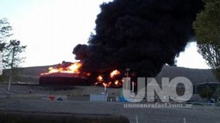 Explotó un tanque de petroleo en una planta de YPF en Mendoza y hay 13 heridos