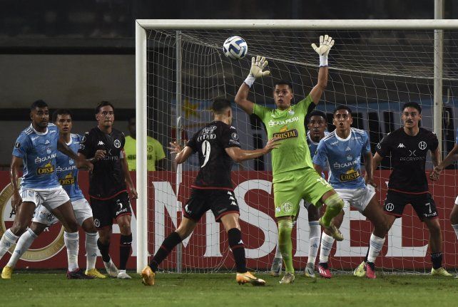 Huracán no pudo meterse en los grupos de la Copa Libertadores.